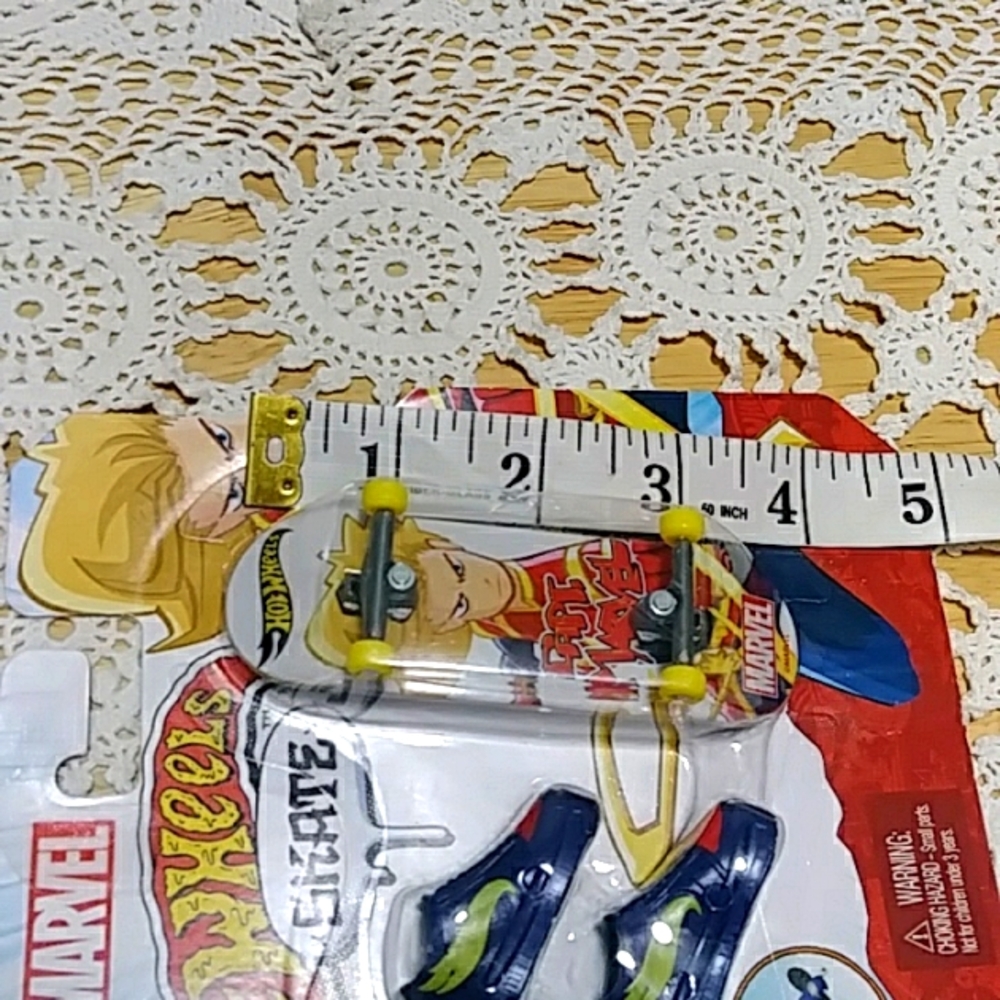 Hot Wheels Marvel Skate Captain Marvel. Mattel Shoes Finger board - Picture 3 of 3